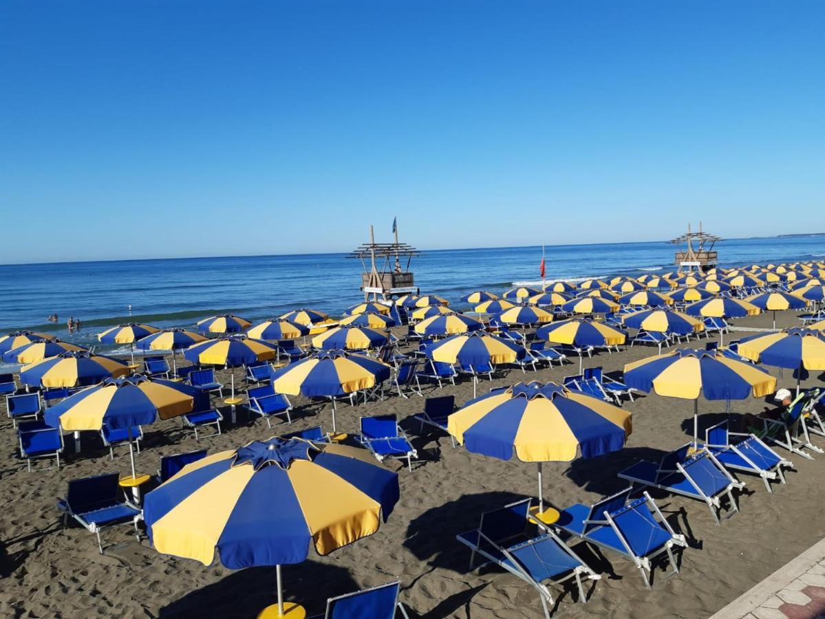 Hotel Tirreno ลาตินา ภายนอก รูปภาพ