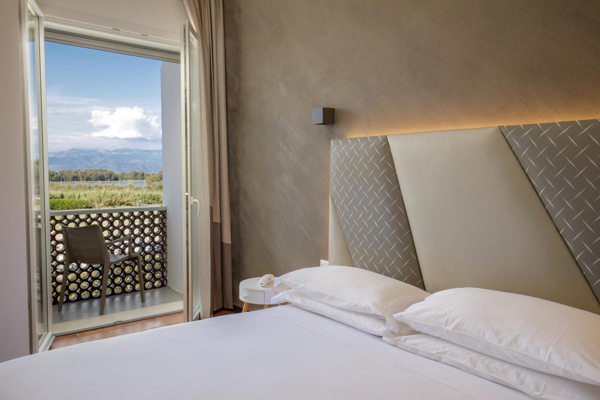 Hotel Tirreno ลาตินา ภายนอก รูปภาพ