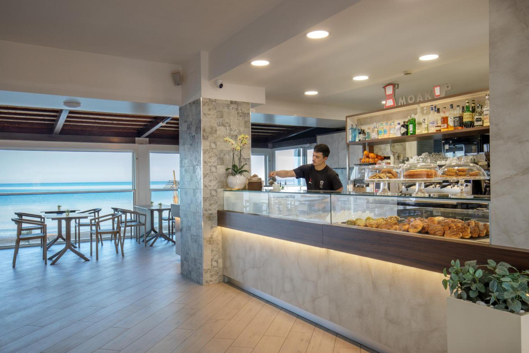 Hotel Tirreno ลาตินา ภายนอก รูปภาพ